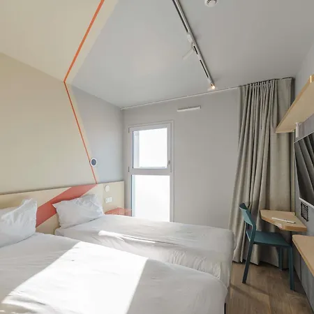 Ibis Budget La Rochelle 호텔