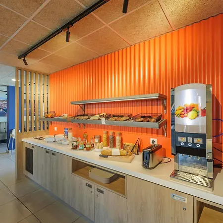 Ibis Budget La Rochelle 2* Пюильборо