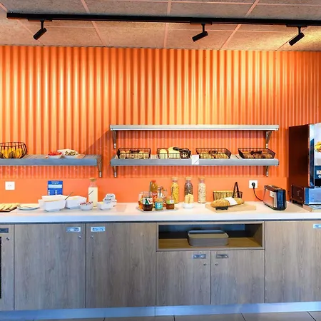 Отель Ibis Budget La Rochelle Пюильборо